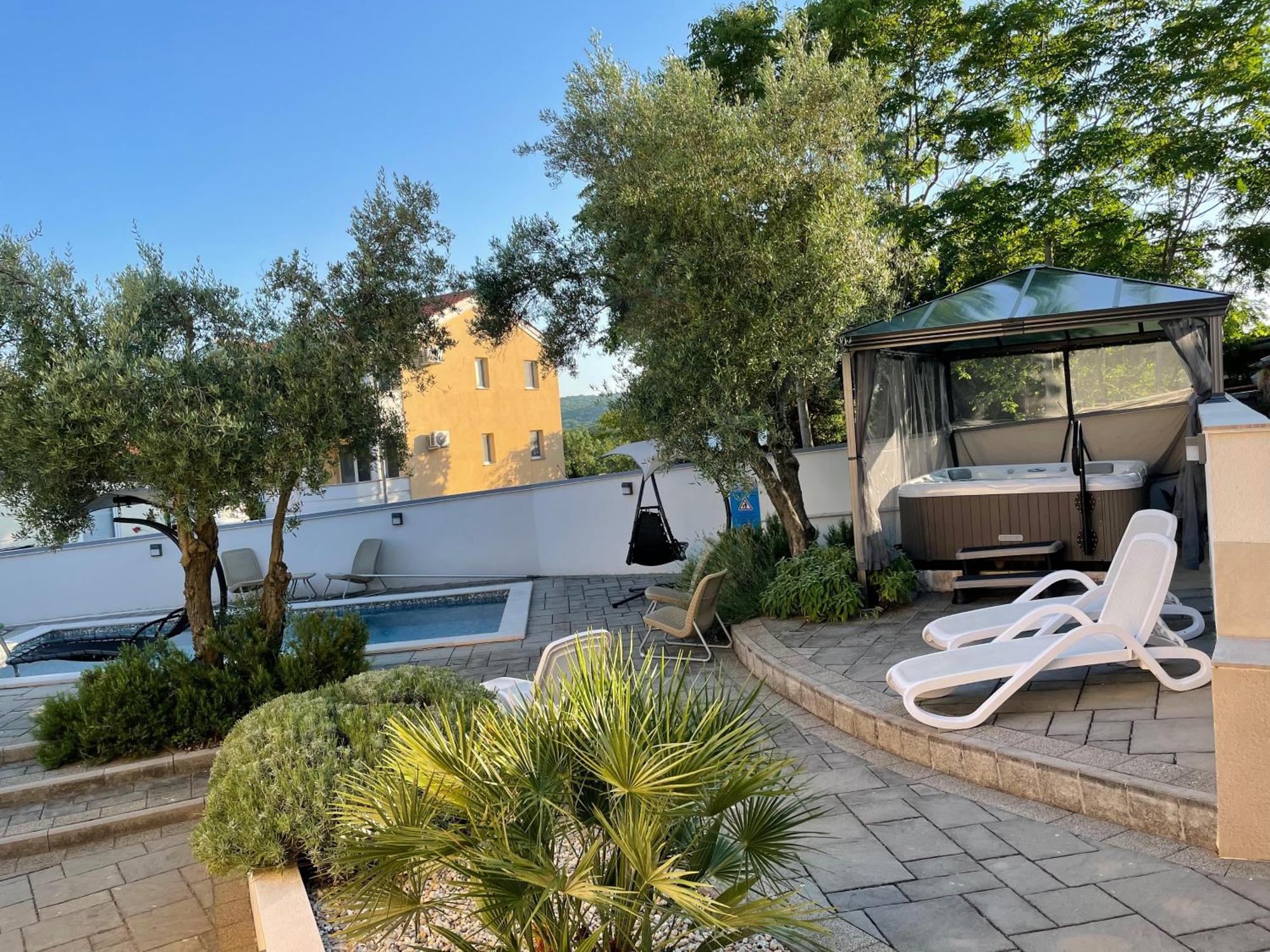 Diamant With Pool & Whirlpool Apartmán *
